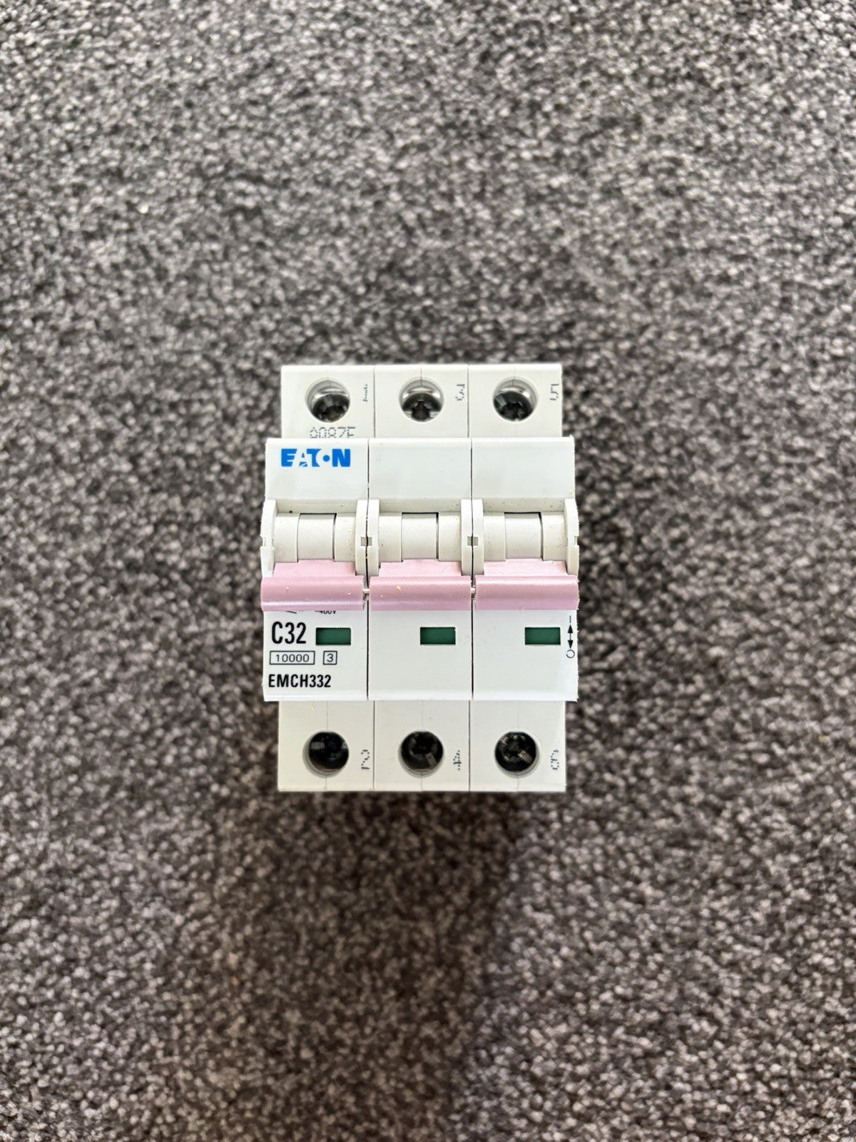 EATON 32 AMP CURVE C 10kA TRIPLE POLE MCB CIRCUIT BREAKER EMCH332